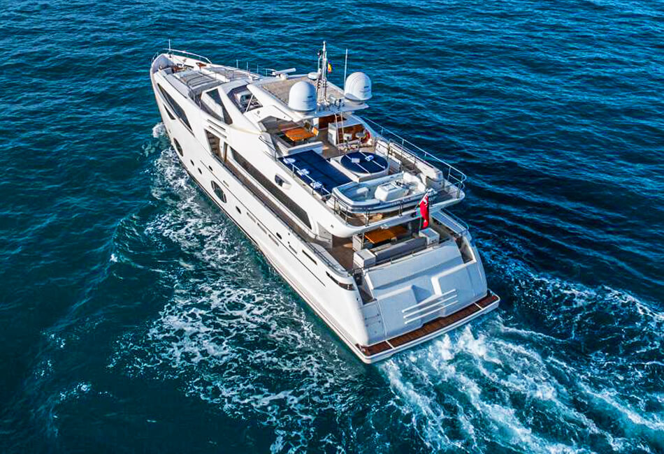 101 Ft Ferretti Custom Line 100 