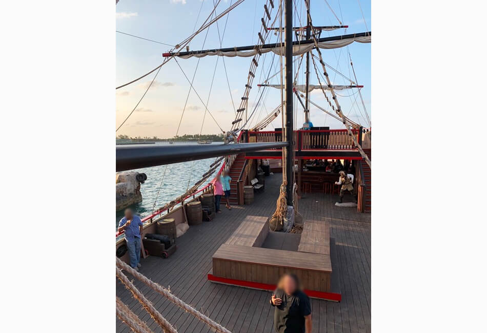Nava pirat de 140 ft 