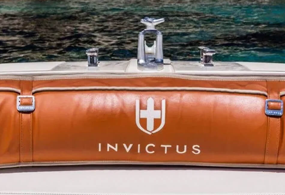 Barcă cu motor Invictus 190 FX de 20 ft 