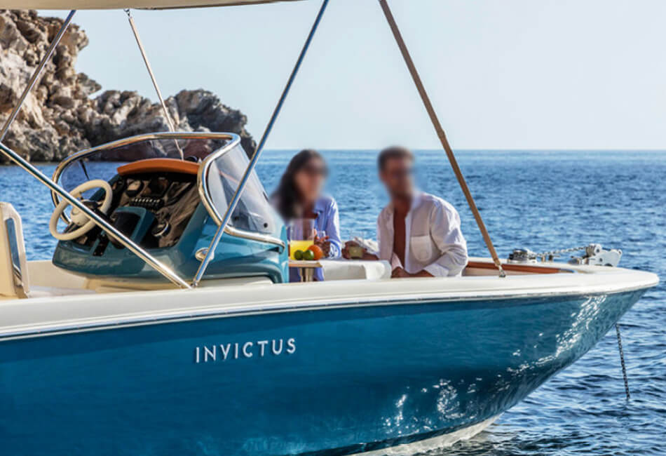 Kapal Motor 20 Ft Invictus 200FX 