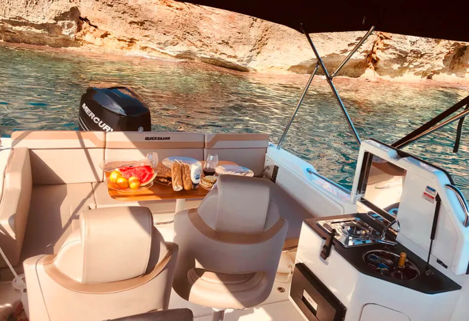 24,8 ft lyxig motorbåt 