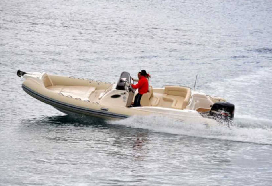 26,9 футов Maestrale Motorboat 