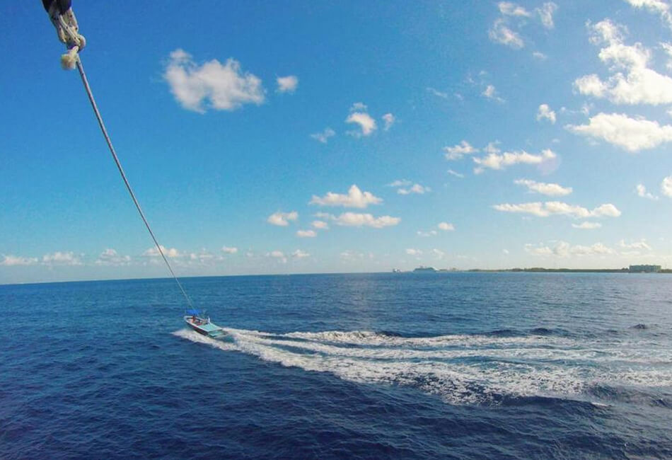 27.98 Ft Motorcsónak (PARASAILING TÚRA)