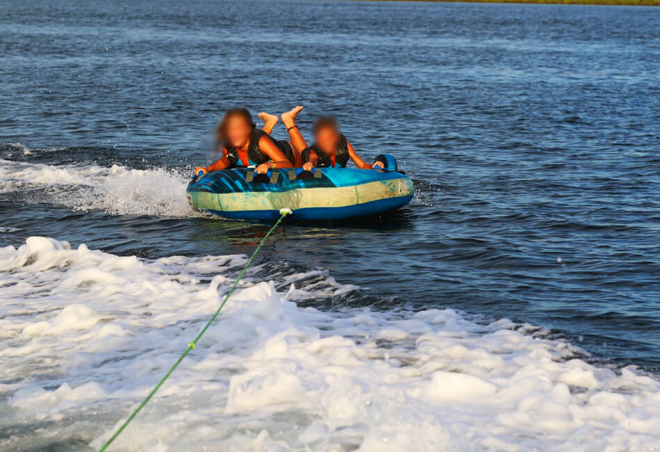 Bateau à moteur Hurricane Sundeck de 27 pieds