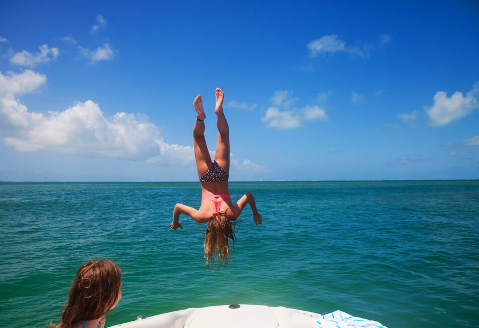 Bateau à moteur Hurricane Sundeck de 27 pieds