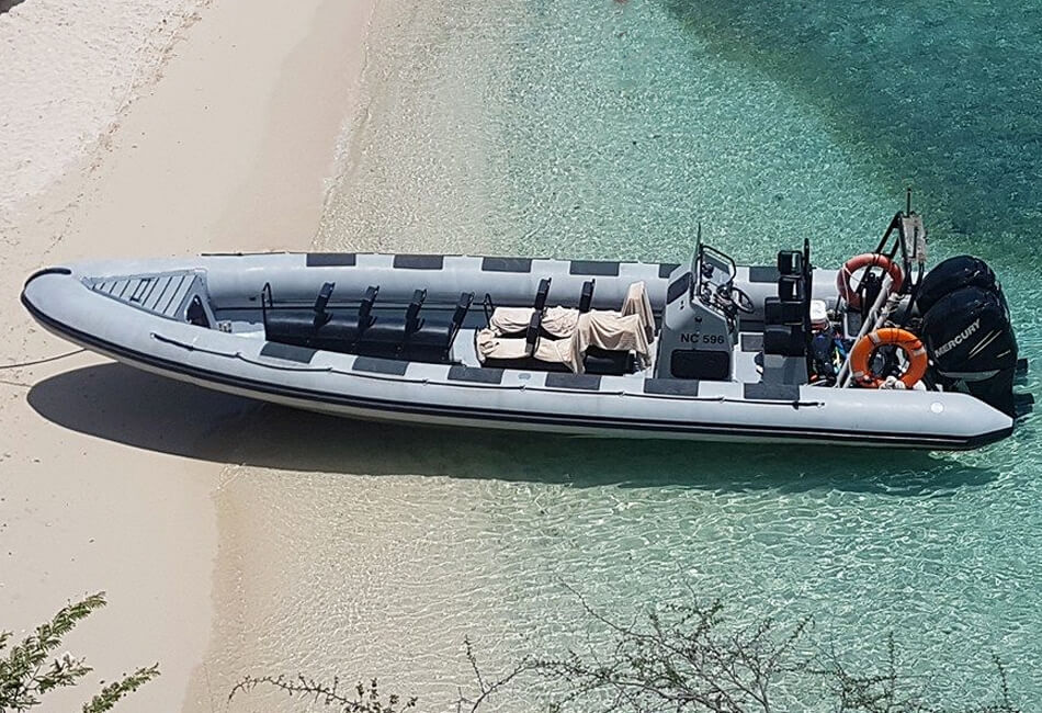 30 -метровий моторний човен RIB 