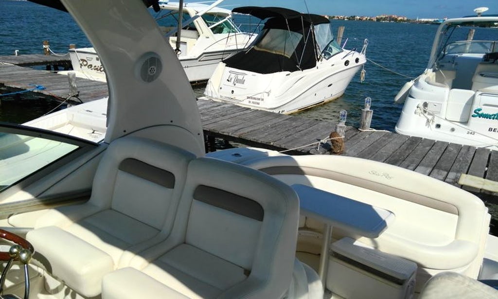 30 -metrski motor Searay Jahta