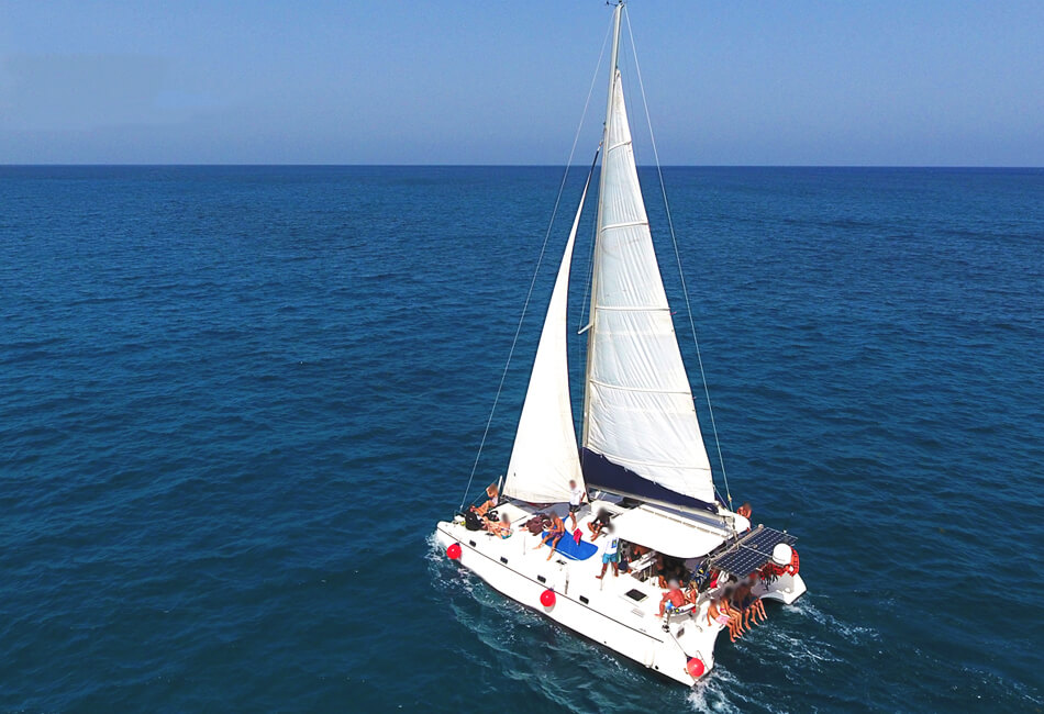 Catamarano lussuoso da 36 piedi - (navigazione condivisa e privata)