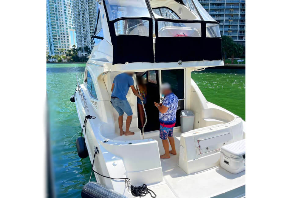 37,6 Ft Sea Ray 36 Sedan Bridge Yacht 
