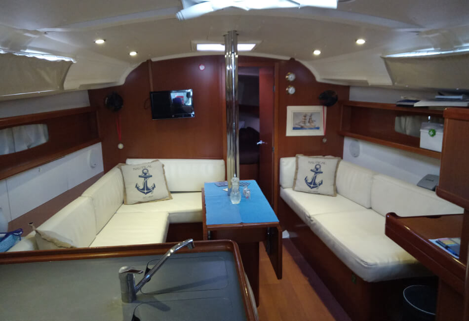 37 ft Oceanis Luxury Yacht 
