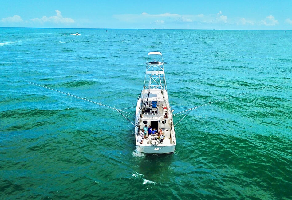 41-футовая моторная лодка Hatteras Convertible с флайбриджем (Рыболовные чартеры)