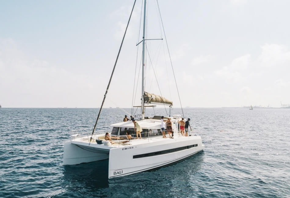 42,65 ft Bali Luxury Catamaran 