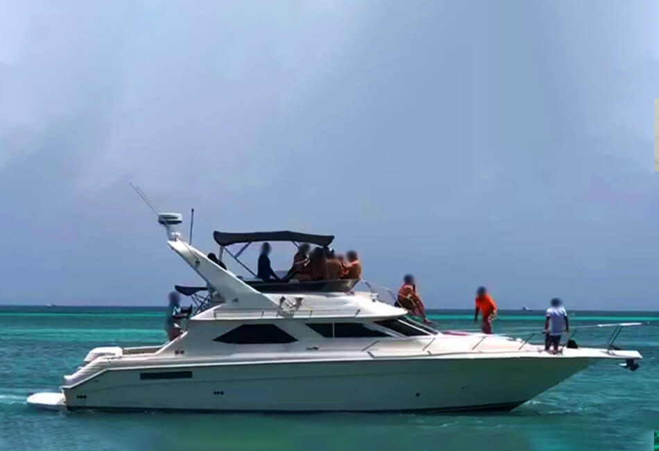 Yacht cu motor de lux de 44 ft 