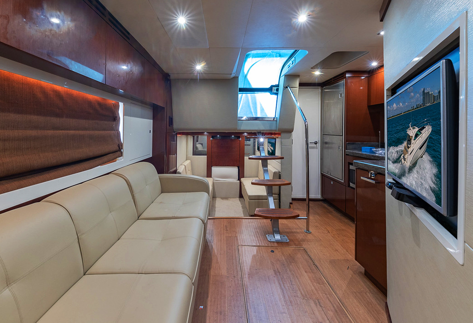 45 Ft Searay Sundancer Luxurious Motor Yacht