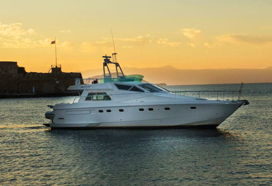 Yacht cu motor de lux Altura Ferretti de 50 de metri 