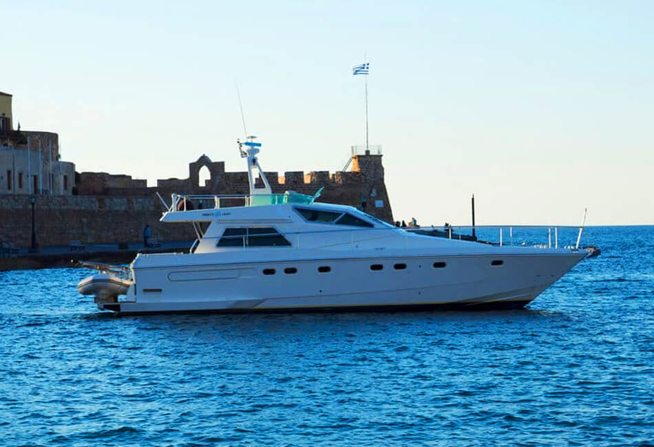 Yacht cu motor de lux Altura Ferretti de 50 de metri 