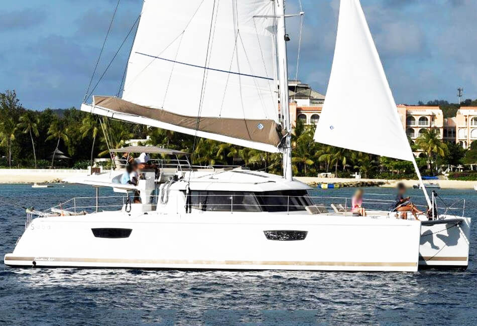 Catamarán de lujo de 50 pies