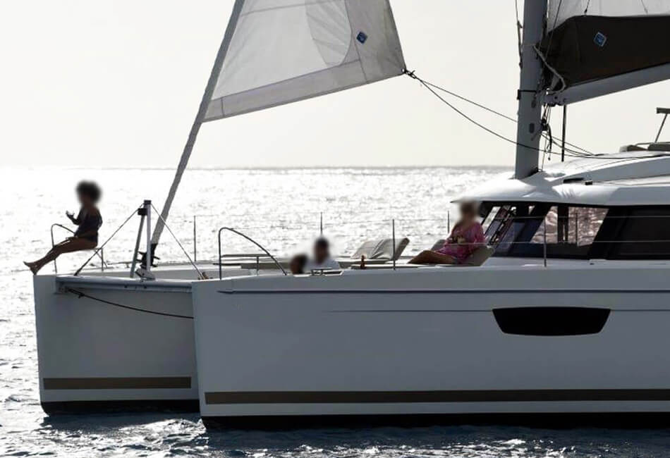 Catamarán de lujo de 50 pies