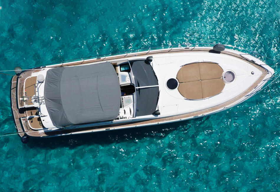 Yacht cu motor elegant de 52,5 ft 