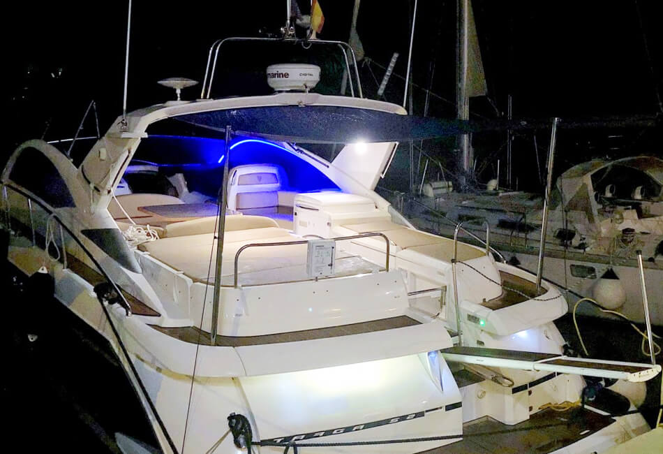 52.5 Ft Tyylikäs moottorivene 