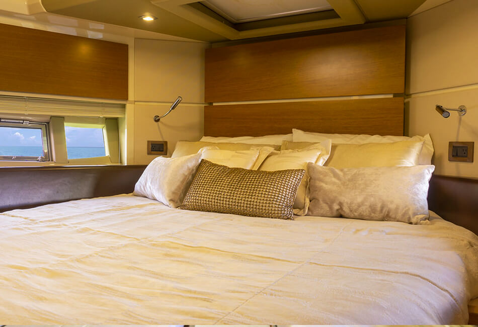 52 Ft Azimut Magnificent Yacht with Flybridge