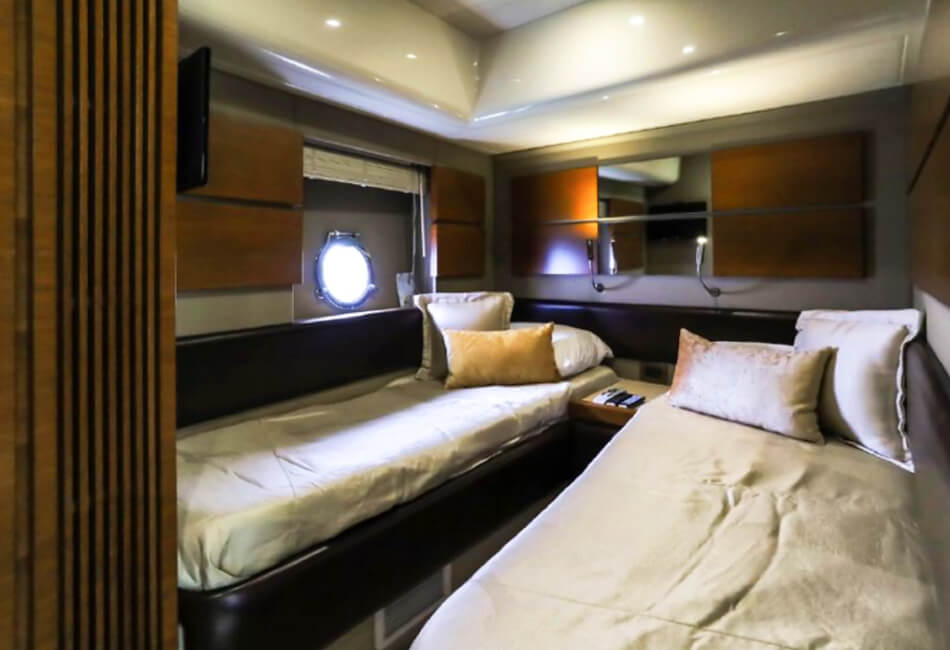 52 Ft Azimut Magnificent Yacht with Flybridge