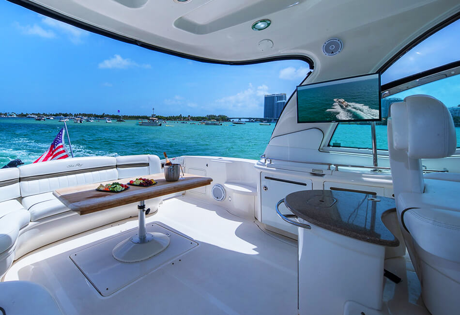 52 Ft Searay Sundancer Stylish Yacht