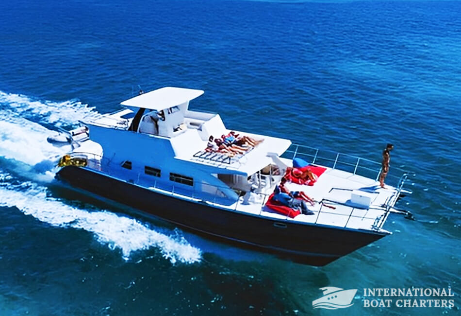 Catamaran motorizat personalizat de 55 ft 