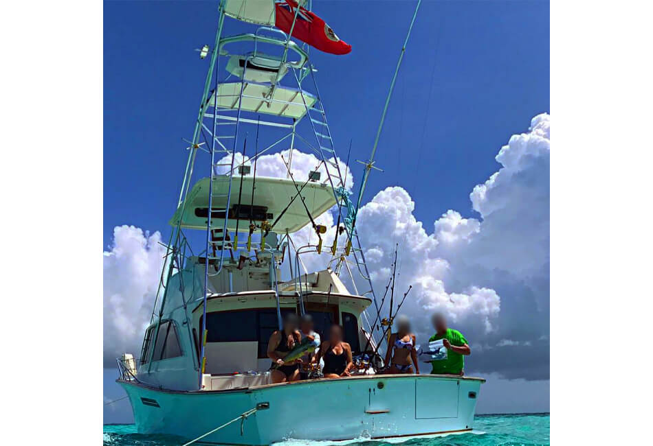 Yacht da pesca sportiva di lusso da 55 piedi sull\'oceano 