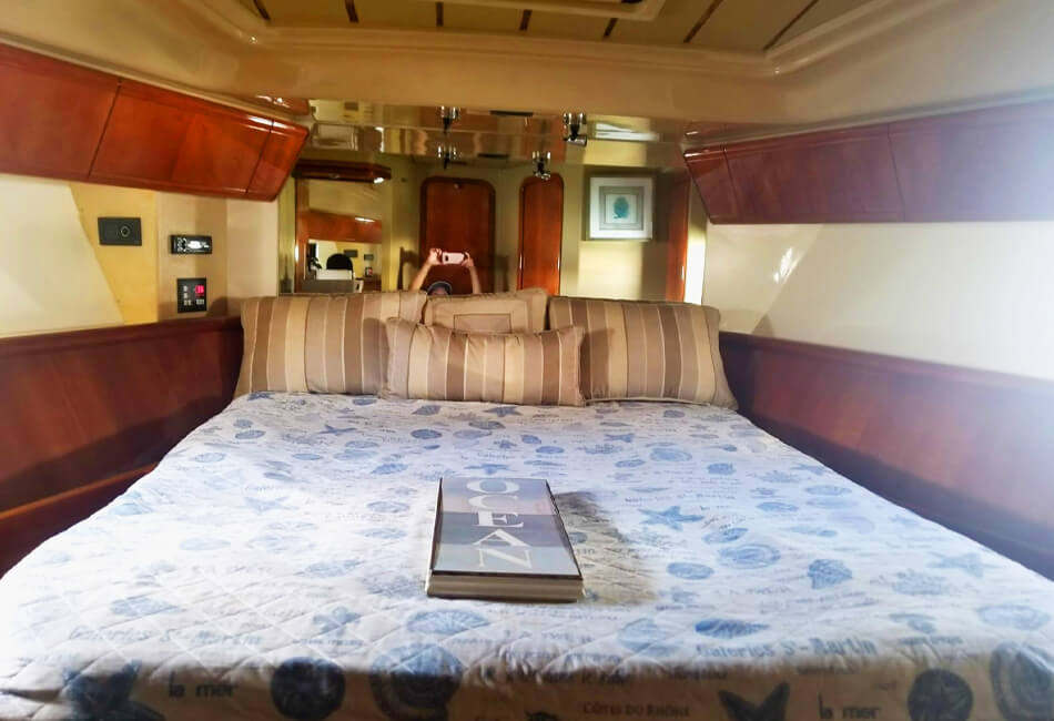 60 Ft Ferretti Flybridge Luxury Motor Yacht 
