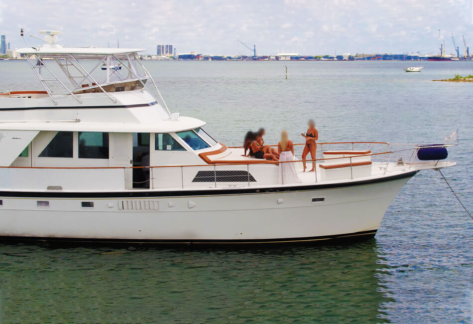 60 Ft Hatteras Lyxyacht 