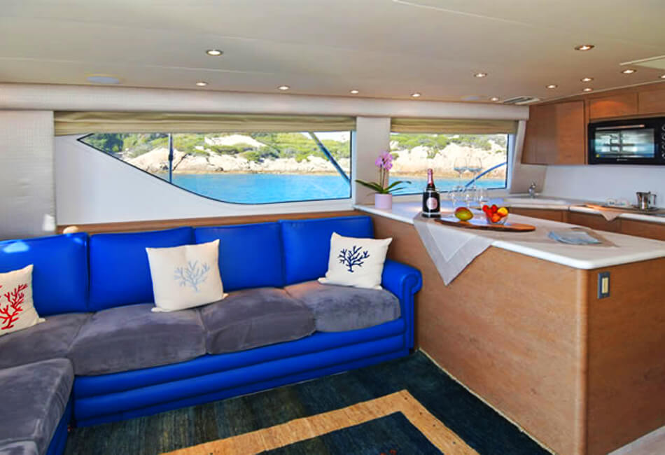 Моторна яхта Hatteras 60 довжиною 61,7 футів 
