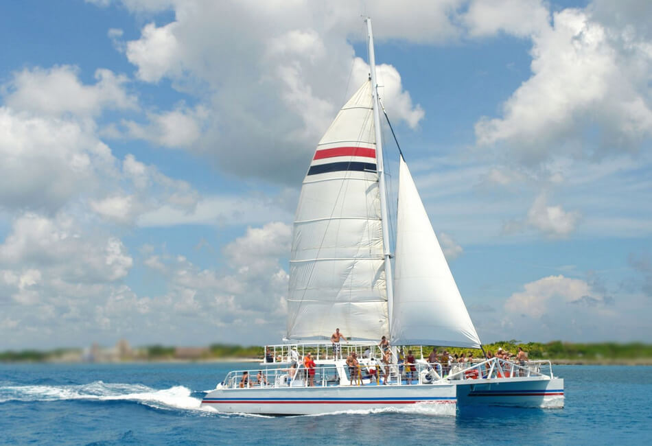 65 Ft Luxuries Custom-Made Sailing Catamarans 