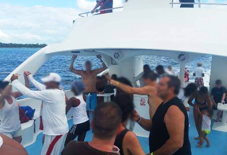 65 Ft Schifenders Catamaran Pesta Bermotor