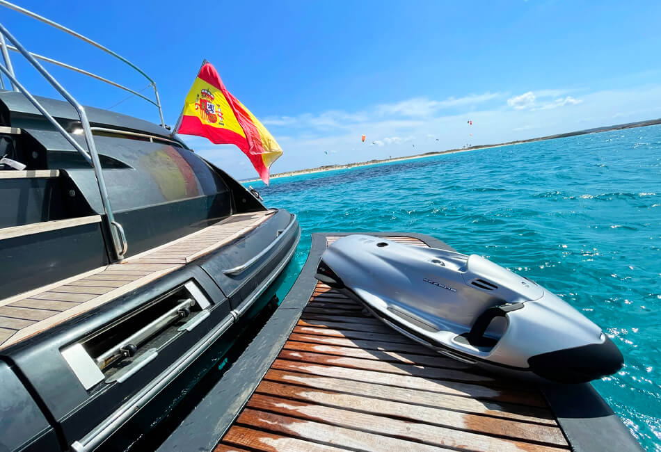 70 Ft Luxuries Motor Yacht 