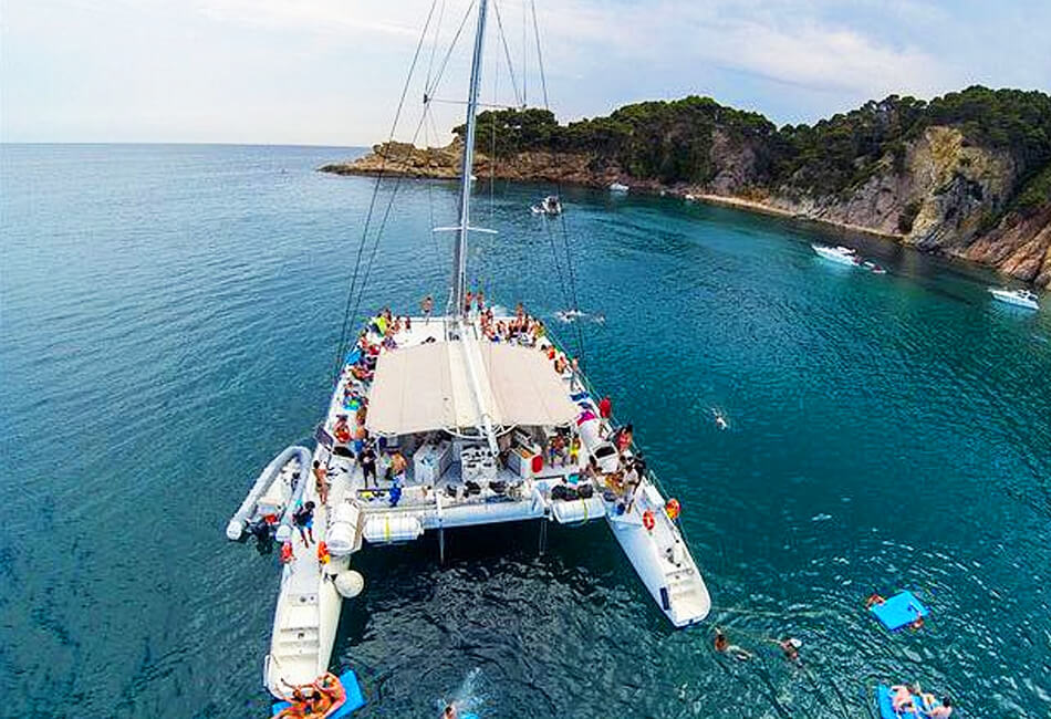 Catamaran à voile de luxe de 74,8 pieds 
