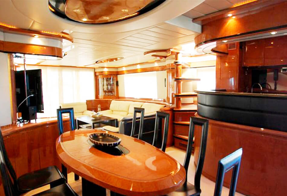 82 ft Mochi Craft Luxury Yacht