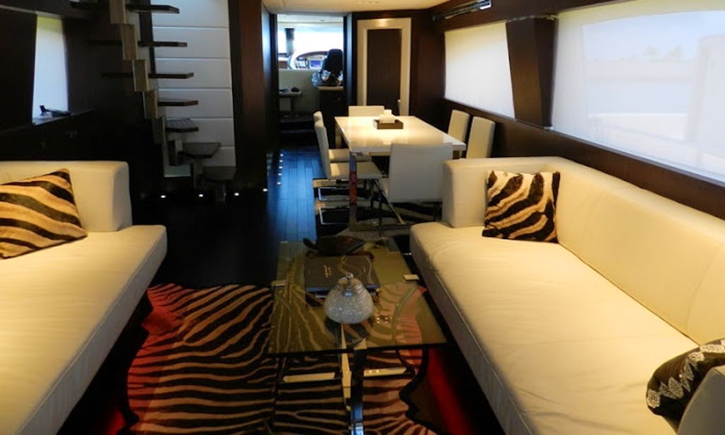 85 ft Lyxig VIP Azimut Yacht 