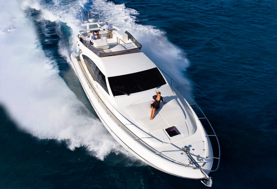 Yacht a motore di lusso Ferretti 592 da 60 piedi 