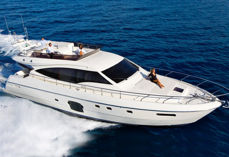 Yacht a motore di lusso Ferretti 592 da 60 piedi 