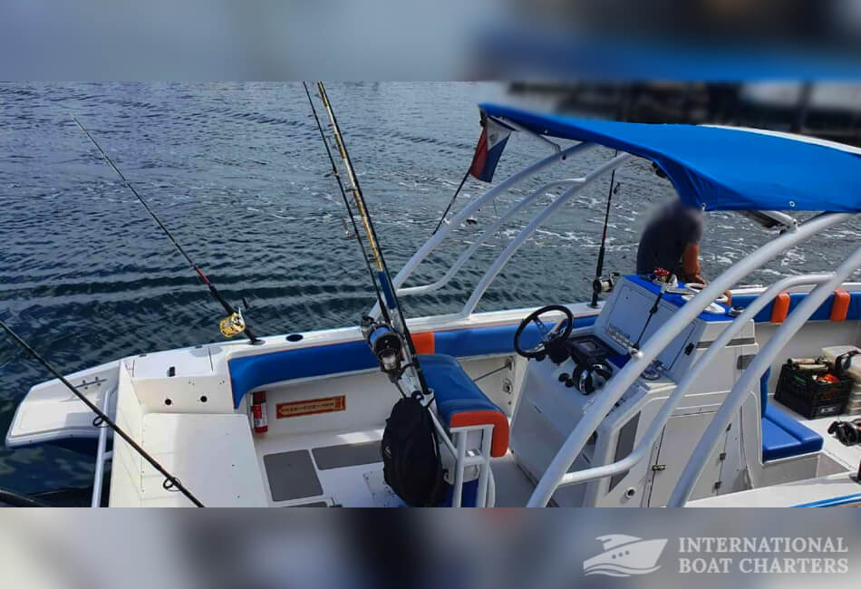 25 Ft Mako 25 Center Console Fishing Boat
