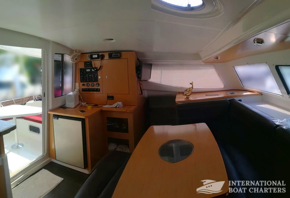 37 Ft Fountain Catamaran 