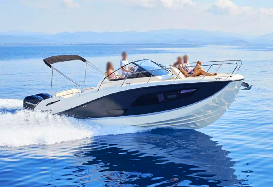 Barcă cu motor de lux Quicksilver 875 de 28,7 ft 