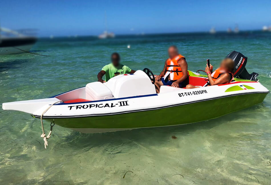Tropikalna łódź motorowa