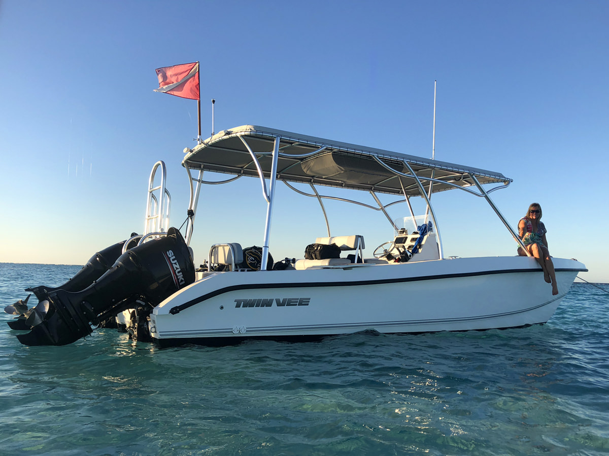 Twin Vee Catamaran Diving Edition